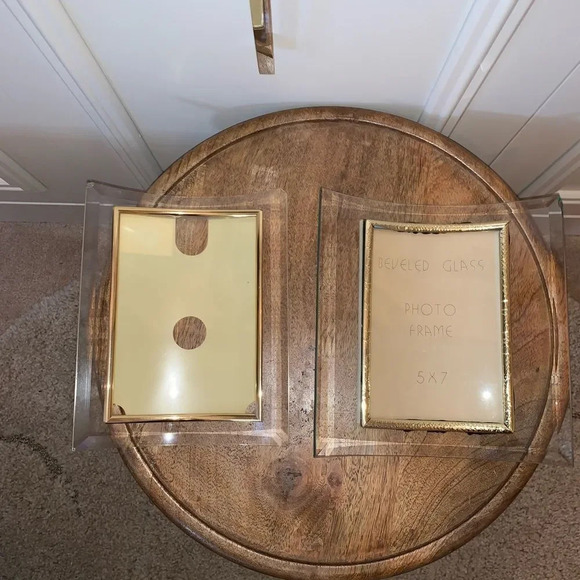 Elegant Set of 2 picture frames‎ - timeless charm! - Picture 2 of 3